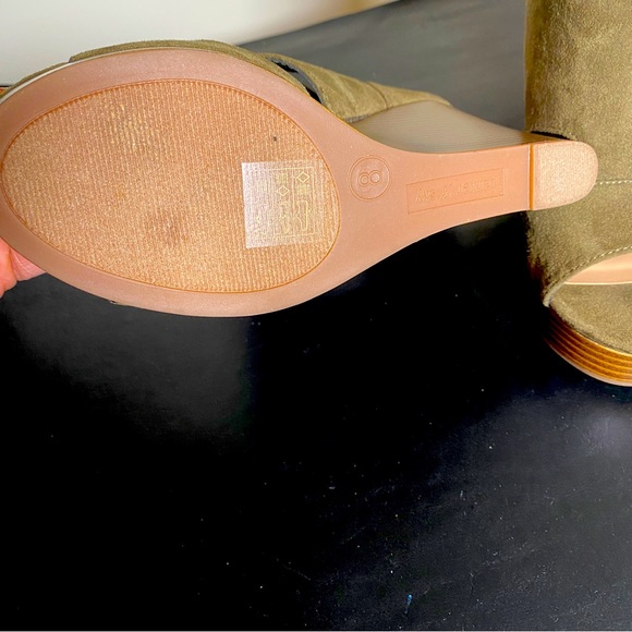 Parker & Sky army green, suede wedges, 4.5 inch heels - Picture 4 of 9